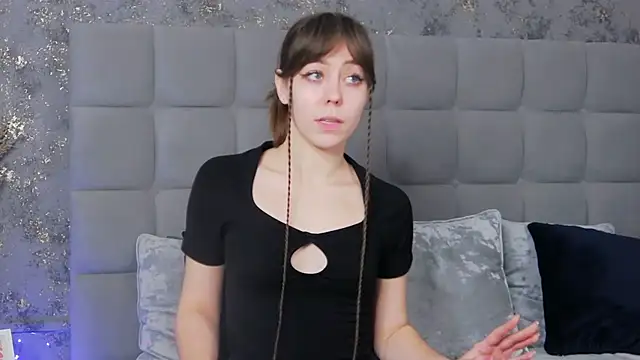 Snapshot of TheEmma chatting on 10, 3, 2025 TheEmma online show from 10, 3, 2025