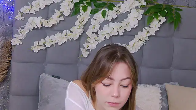 Snapshot of TheEmma chatting on 6, 11, 2025 TheEmma online show from 6, 11, 2025