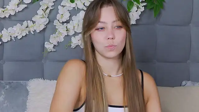 Snapshot of TheEmma chatting on 30, 11, 2025 TheEmma online show from 30, 11, 2025