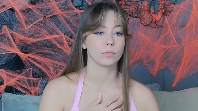 Snapshot of TheEmma chatting on 30, 10, 2025 TheEmma online show from 30, 10, 2025