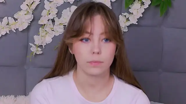 Snapshot of TheEmma chatting on 7, 11, 2025 TheEmma online show from 7, 11, 2025