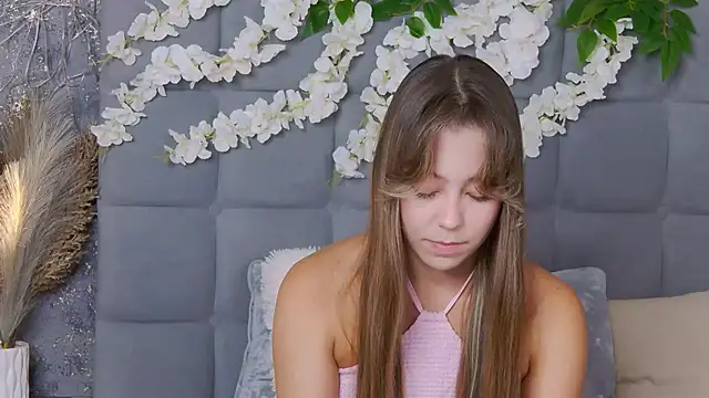 Snapshot of TheEmma chatting on 1, 12, 2025 TheEmma online show from 1, 12, 2025