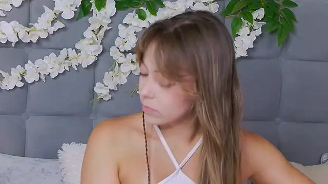 Snapshot of TheEmma chatting on 28, 11, 2025 TheEmma online show from 28, 11, 2025