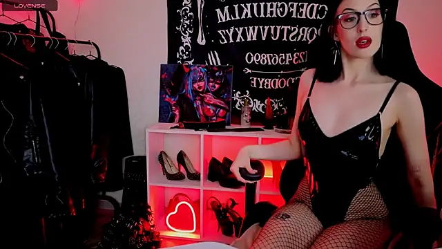 Miss Alice   online show from 24, 6, 2026