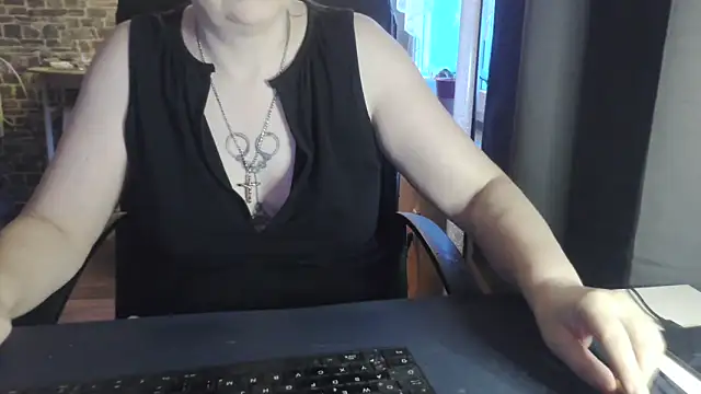 Sweet Phoenix online show from 15, 10, 2025