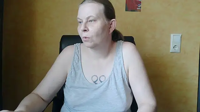 Sweet Phoenix online show from 10, 9, 2025