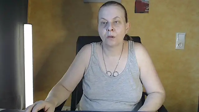 Sweet Phoenix online show from 4, 10, 2025