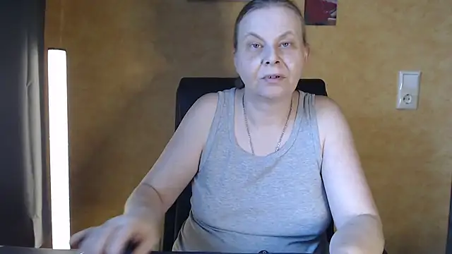 Sweet Phoenix online show from 5, 10, 2025