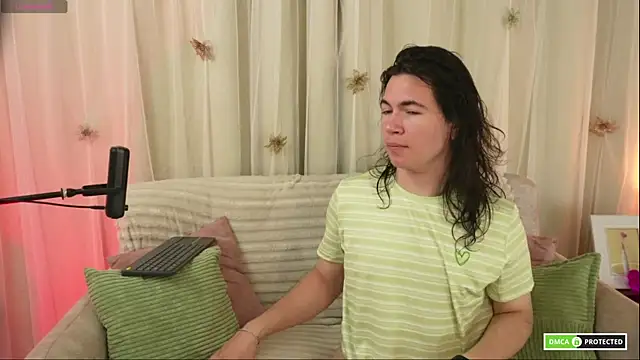 cute erelis  online show from 13, 1, 2026