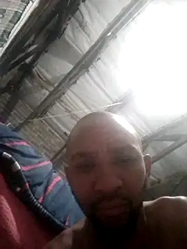 Snapshot of MKbesxxx chatting on 5, 2, 2025 MKbesxxx online show from 5, 2, 2025