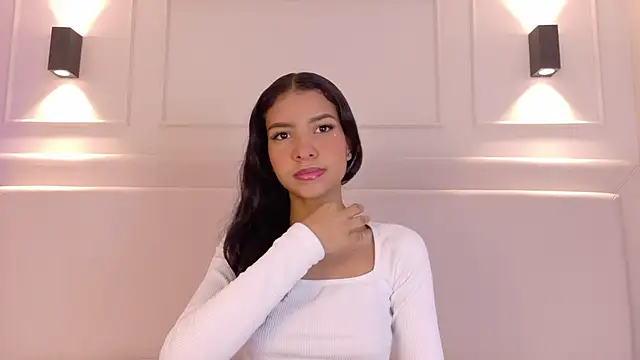 Snapshot of NaomiKlarc chatting on 4, 1, 2025 NaomiKlarc online show from 4, 1, 2025