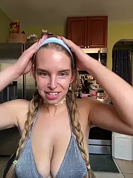 thigh hi online show from 5, 11, 2025