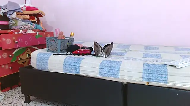 latinabueno41 online show from 16, 2, 2025