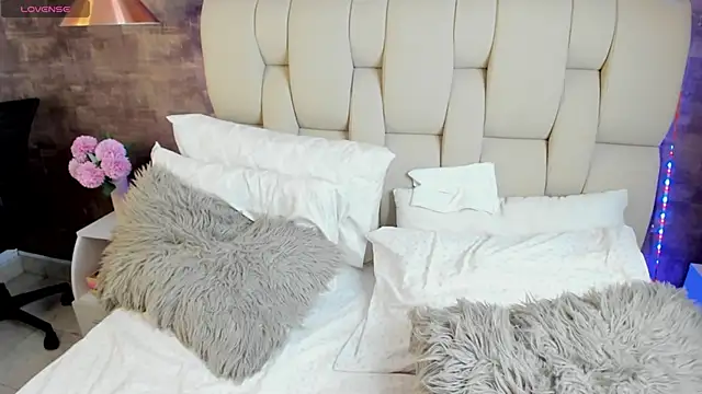 Scarlet lace online show from 1, 3, 2025