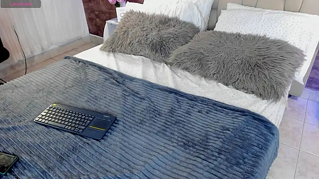 Scarlet lace online show from 5, 3, 2025