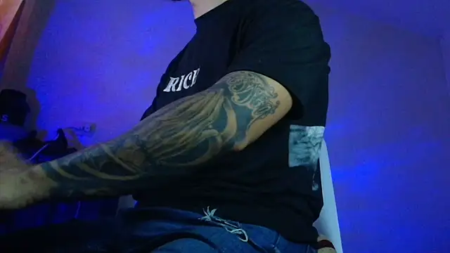 XanderCage99 online show from 28, 10, 2025