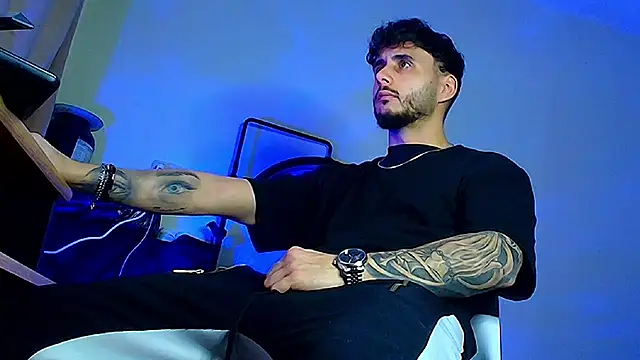 XanderCage99 online show from 16, 2, 2026