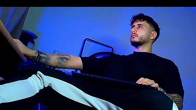 XanderCage99 online show from 11, 2, 2026