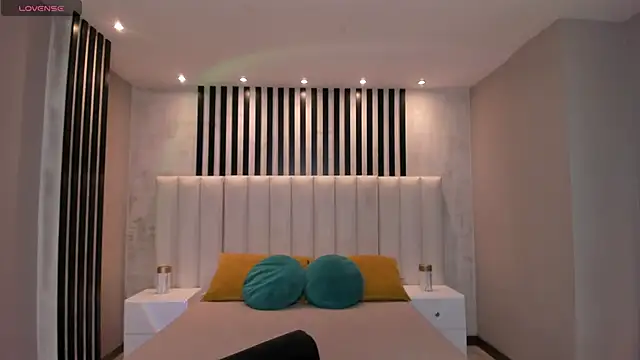 NiaSalvatore online show from 14, 3, 2025