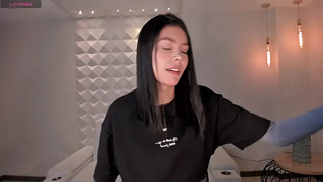 NiaSalvatore online show from 1, 2, 2026