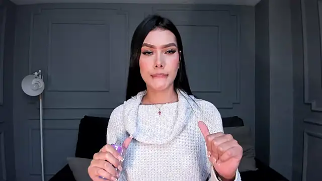 NiaSalvatore online show from 10, 3, 2025