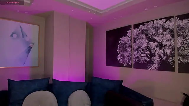 NiaSalvatore online show from 4, 11, 2025