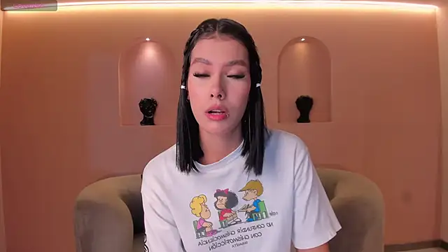 NiaSalvatore online show from 24, 9, 2025