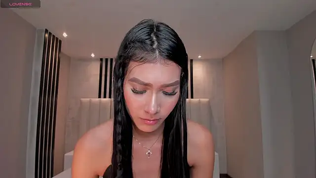 NiaSalvatore online show from 16, 3, 2025