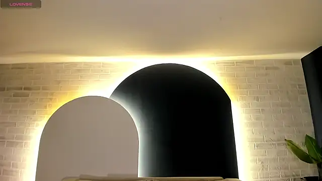 NiaSalvatore online show from 20, 9, 2025