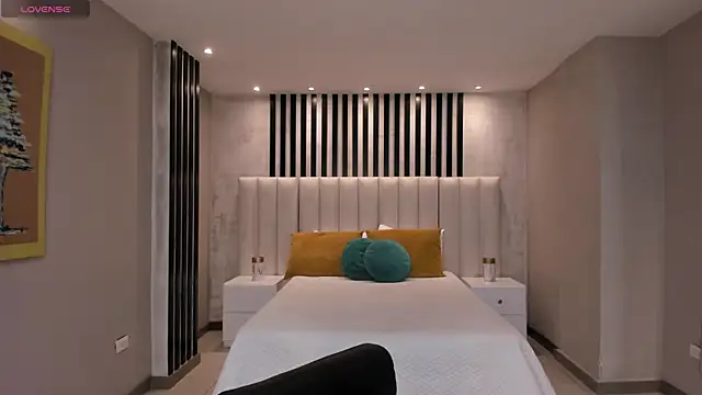 NiaSalvatore online show from 21, 9, 2025