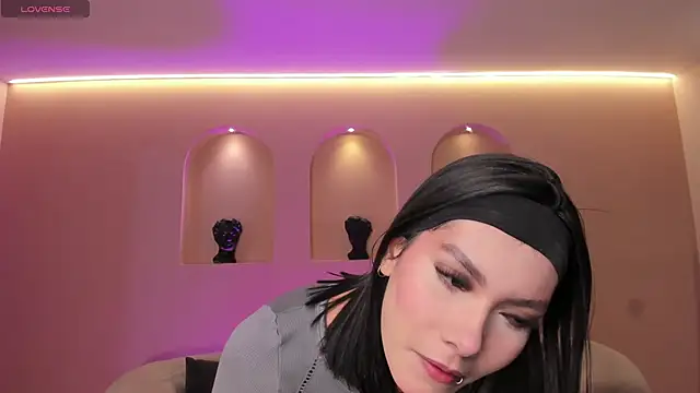 NiaSalvatore online show from 23, 9, 2025