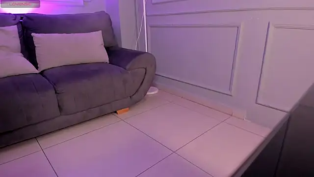 NiaSalvatore online show from 22, 3, 2025