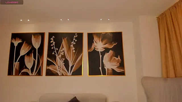 NiaSalvatore online show from 22, 10, 2025