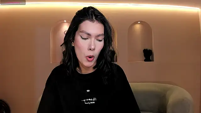 NiaSalvatore online show from 14, 9, 2025