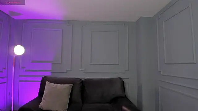 NiaSalvatore online show from 26, 11, 2025