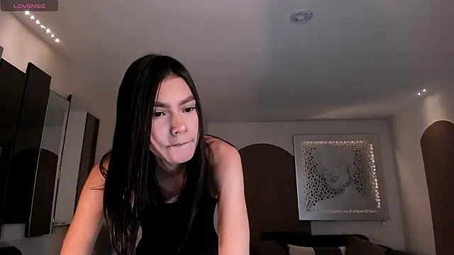 NiaSalvatore online show from 15, 2, 2026