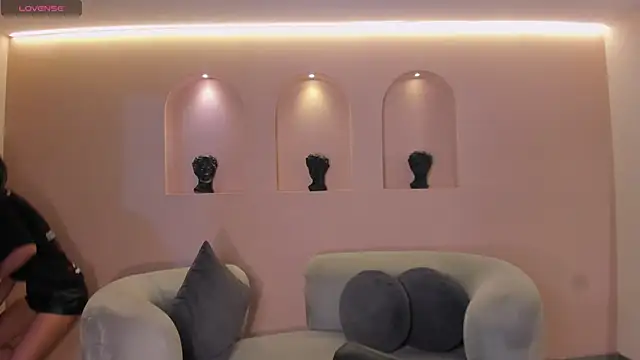 NiaSalvatore online show from 22, 9, 2025