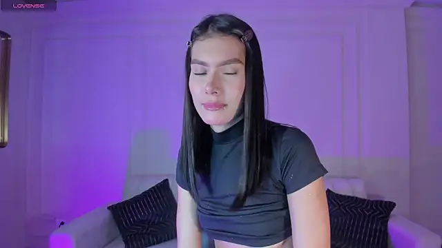 NiaSalvatore online show from 5, 3, 2026