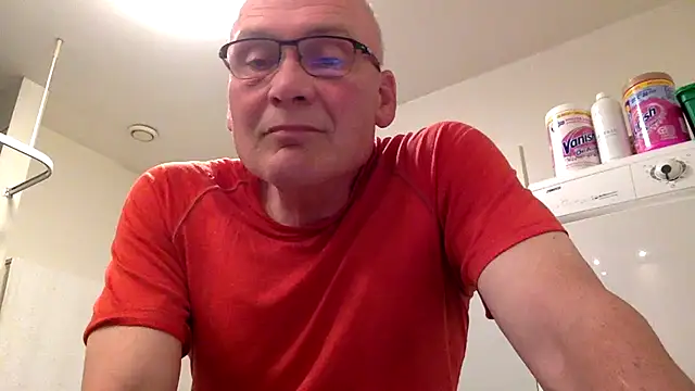 Snapshot of Parleg2 chatting on 8, 7, 2026 Parleg2 online show from 8, 7, 2026