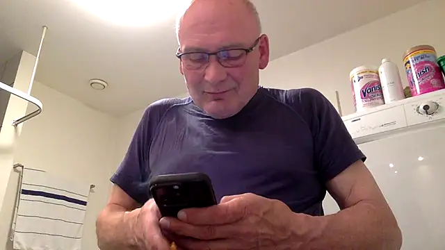 Snapshot of Parleg2 chatting on 10, 6, 2026 Parleg2 online show from 10, 6, 2026
