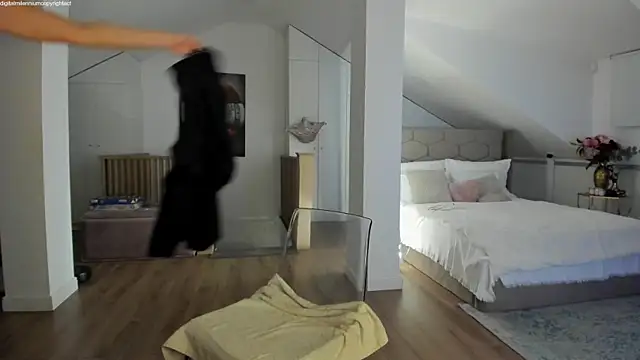 Yourhotqueeen online show from 1, 10, 2025