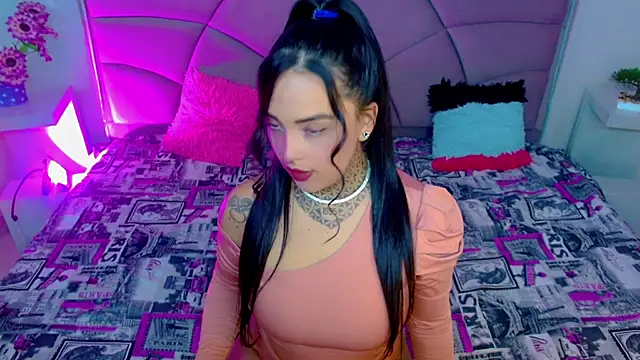 Carolaine01 online show from 9, 9, 2025