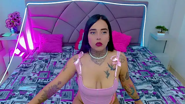 Carolaine01 online show from 11, 9, 2025