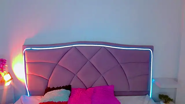 Carolaine01 online show from 5, 10, 2025