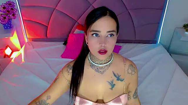 Carolaine01 online show from 17, 9, 2025