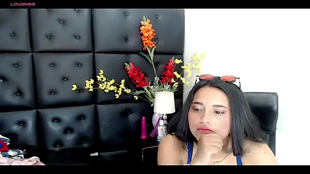 Carolaine01 online show from 3, 3, 2025