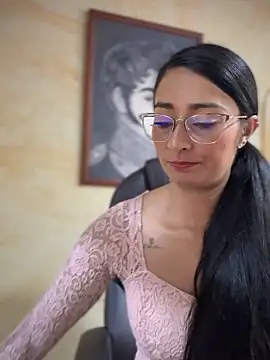 BELLA--26 online show from 13, 10, 2025