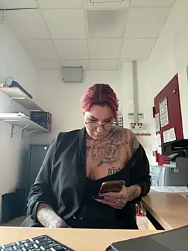 Mia-Fuchs online show from 12, 2, 2025