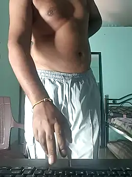 Snapshot of Desi_Heat chatting on 5, 1, 2025 Desi Heat online show from 5, 1, 2025