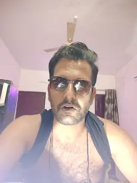 MAGNETICDADDY8 online show from 3, 11, 2025